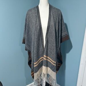 NWTs Women’s Elegant Gray and Brown Herringbone Shawl